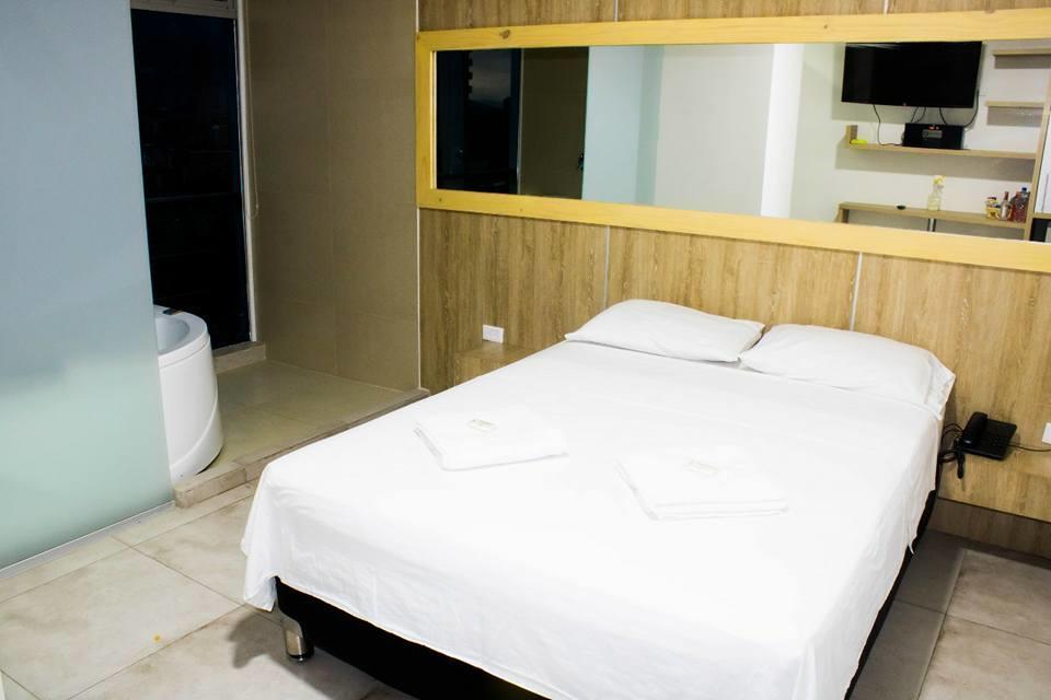 Hotel Piso 12 Bello Luaran gambar